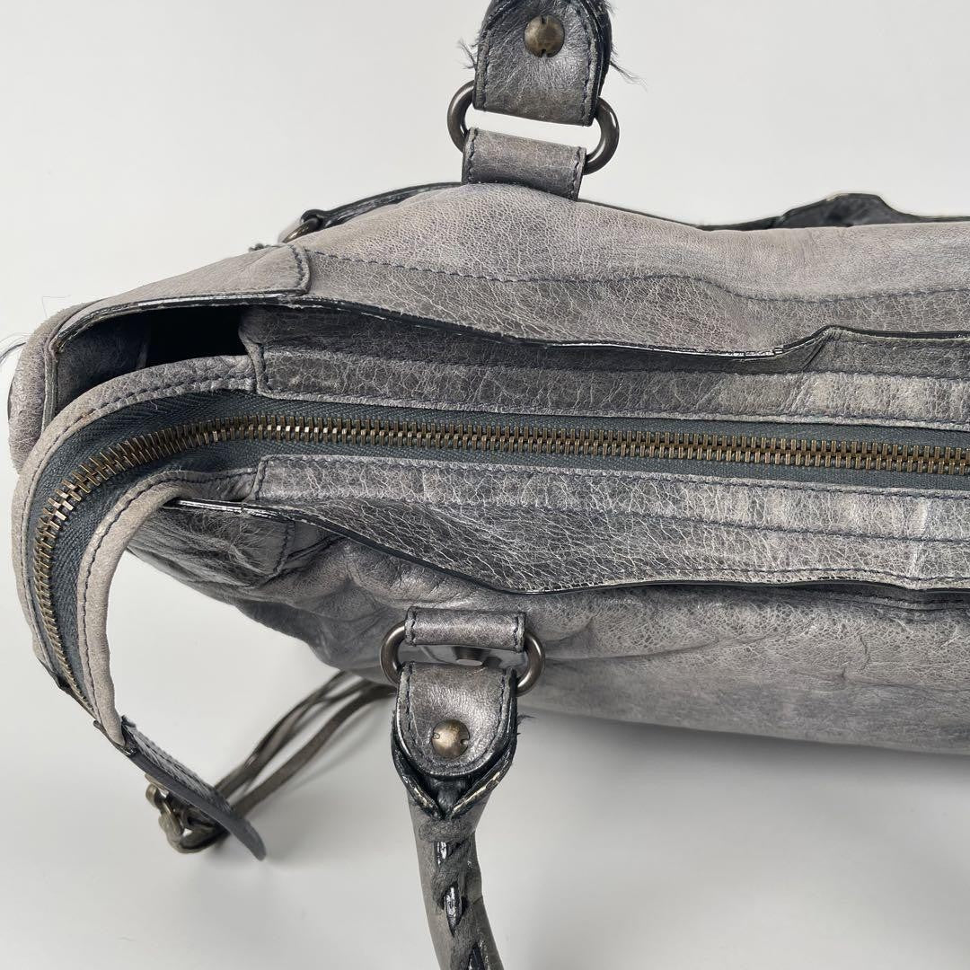 Genuine Pre-Owned Balenciaga Hand, shoulder bag gray leather