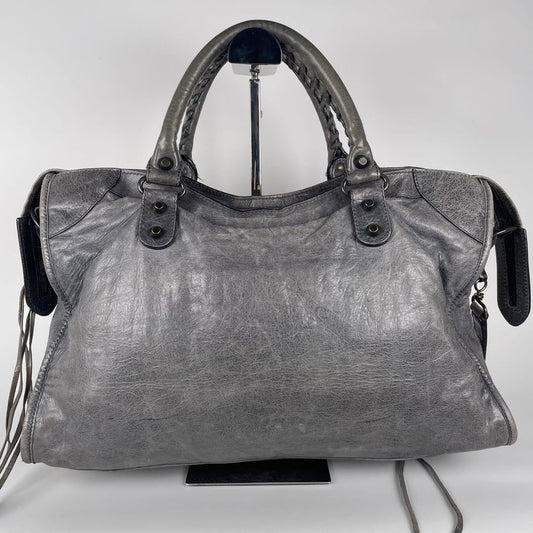 Genuine Pre-Owned Balenciaga Hand, shoulder bag gray leather
