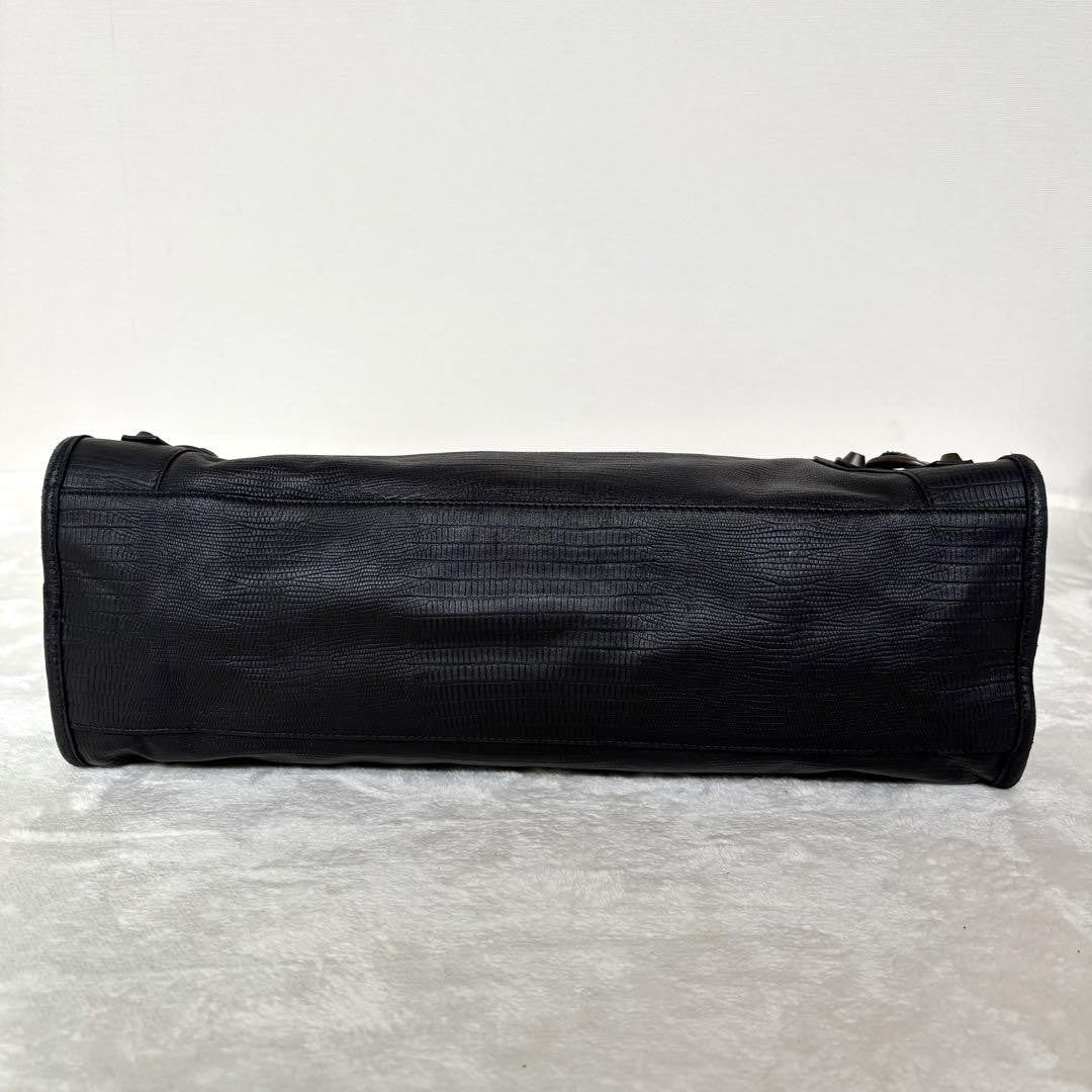 Genuine Pre-Owned Beautiful BALENCIAGA The City Bag Embossed Black Shoulder