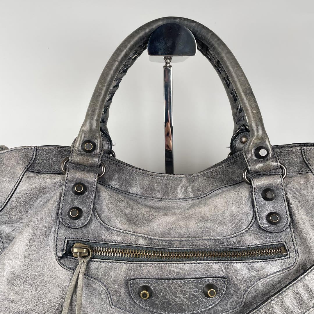 Genuine Pre-Owned Balenciaga Hand, shoulder bag gray leather
