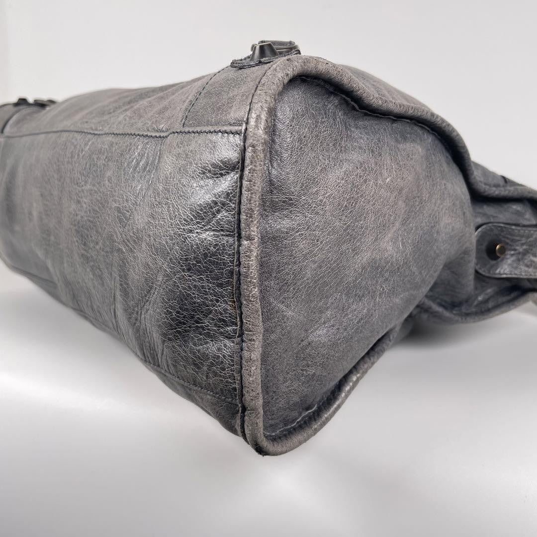 Genuine Pre-Owned Balenciaga Hand, shoulder bag gray leather