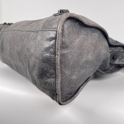 Genuine Pre-Owned Balenciaga Hand, shoulder bag gray leather