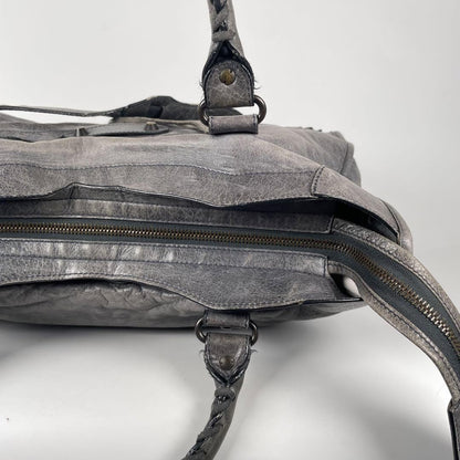 Genuine Pre-Owned Balenciaga Hand, shoulder bag gray leather